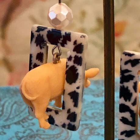 【所さんお届けモノです！】飛び出す！額縁イヤリング・ピアス 豚