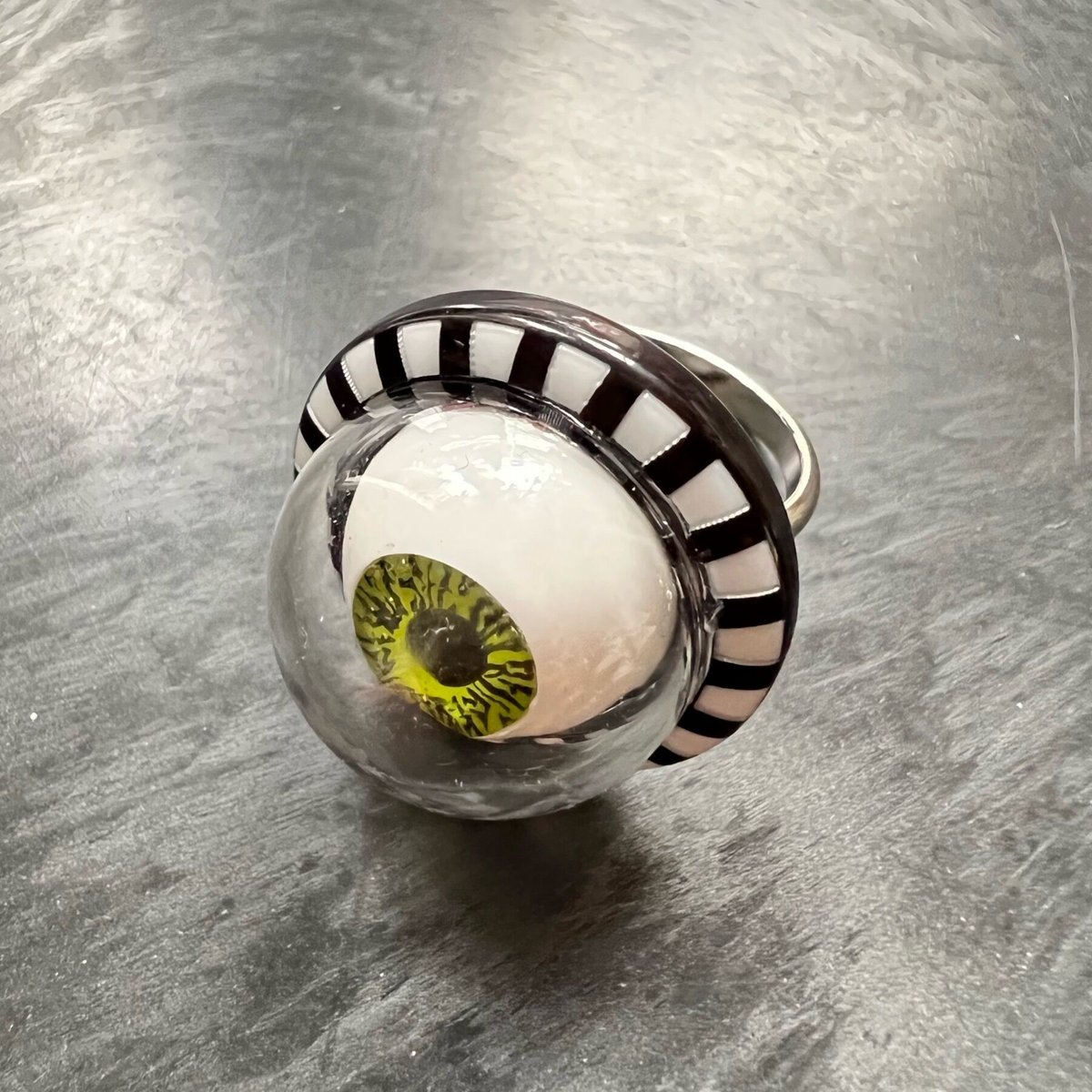 Xodas リング 指輪 ボロシリケイトガラス Bob Skull ハロウィン リング 指輪 スカルハンドデザインカジュアルリング ハロウィン