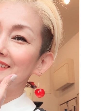【所さんお届けモノです！】オリジナル　水玉模様のさくらんぼイヤリング