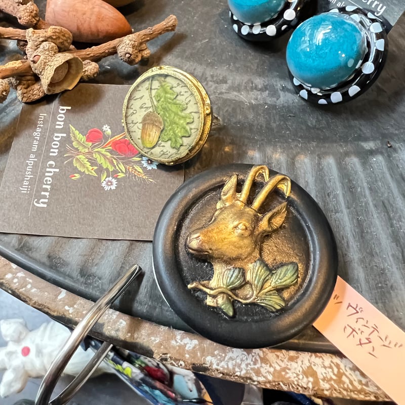 鹿・ヴィンテージボタンを使ったブローチとリング | bon bon cherry