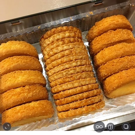 ラ トリニテーヌ 黒いフラワー缶(バター風味クッキーぎっしり入り)