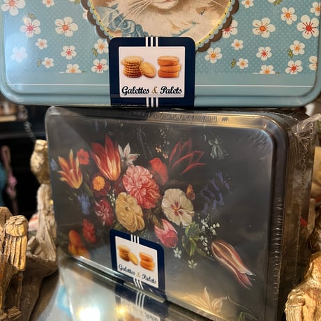 青い猫缶・黒いフラワー缶【ﾗ･ﾄﾘﾆﾃｰﾇ（アニマル） 缶入りバタークッキー】
