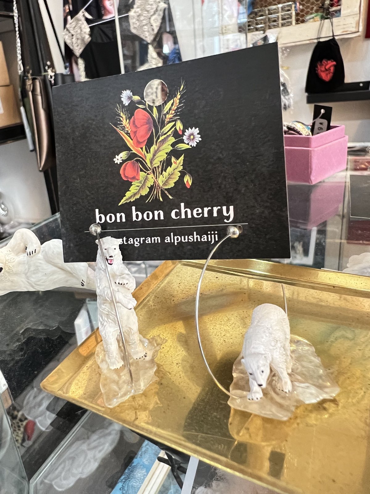氷の上に立つシロクマピアス | bon bon cherryハイジの店 東京