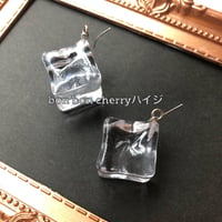 これ以上、暑い夏に合うアクセサリーってないのでは？見て涼しいアクセサリー　本ロジウム製【氷のキューブピアス・イヤリング】
