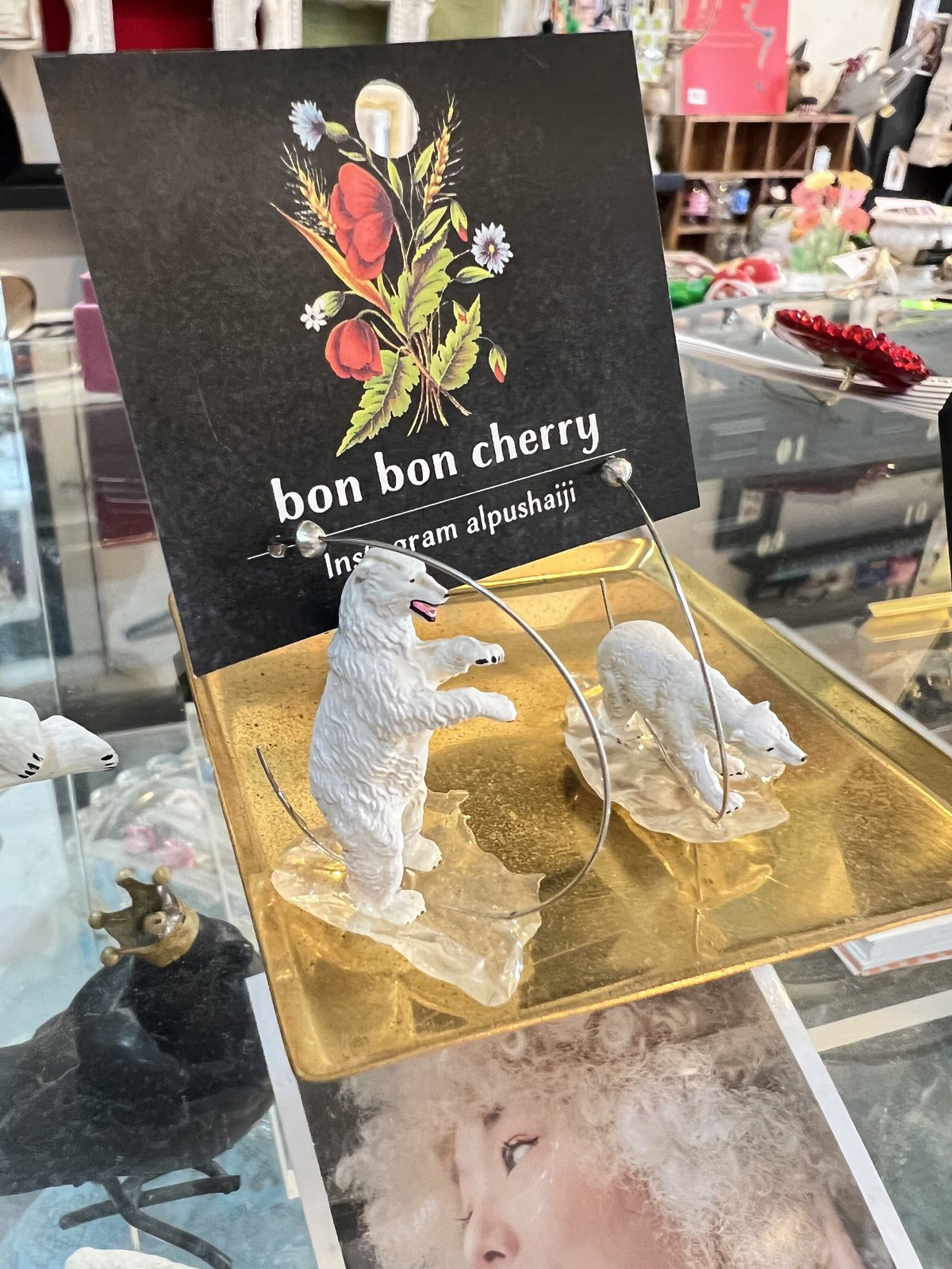 氷の上に立つシロクマピアス | bon bon cherryハイジの店 東京