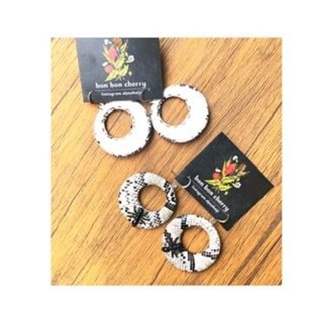 蛇と蟻のピアス