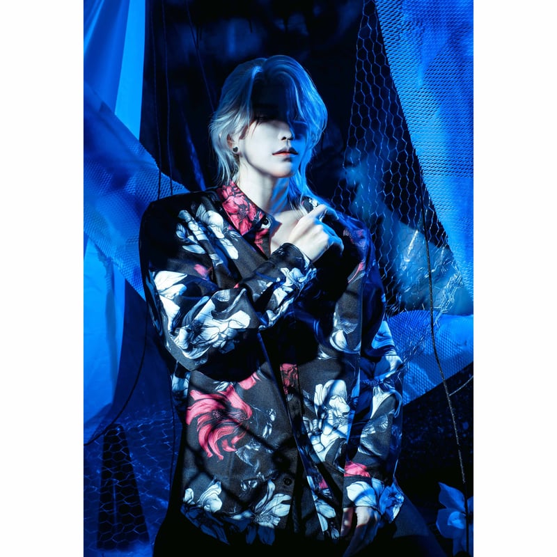 夜に溶ける無垢のワイシャツ | 歪hizumi