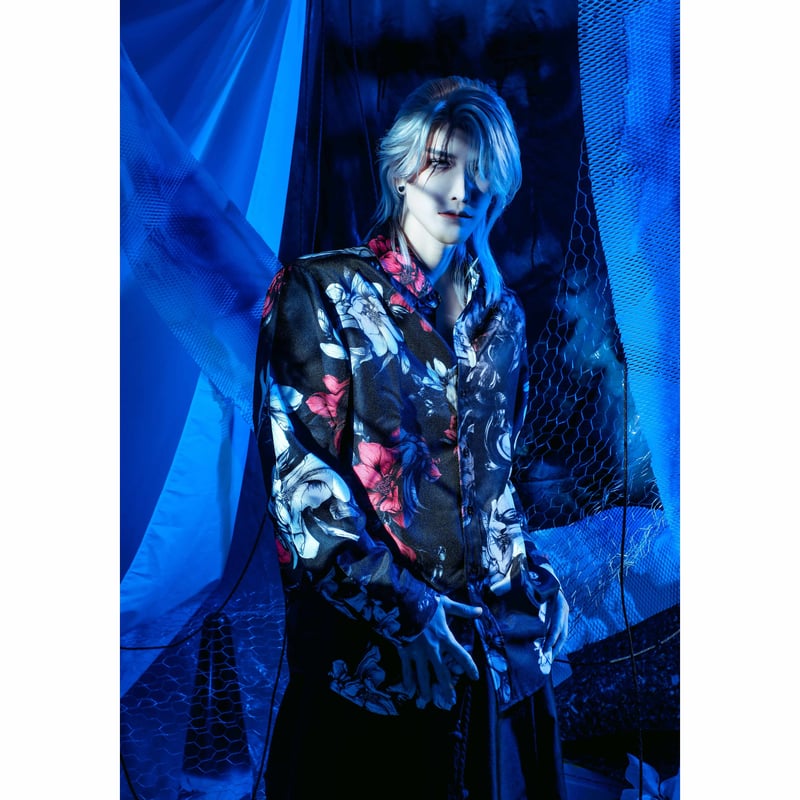 夜に溶ける無垢のワイシャツ | 歪hizumi