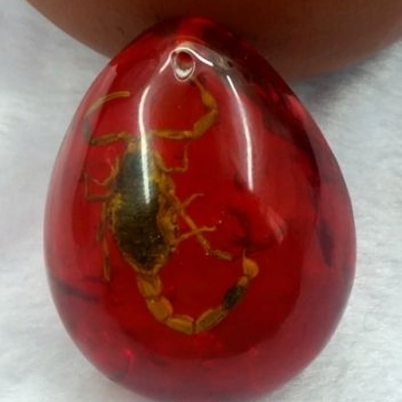 琥珀色の蜜蝋の僧侶の彫刻 天然琥珀 ロシア産アンバー.油蜜蝋 精工雕刻赤ちゃん仏