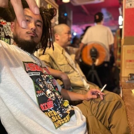 紅桜 × D.L.i.P "ENOOKLYN & MOSS VILLAGE" TEE