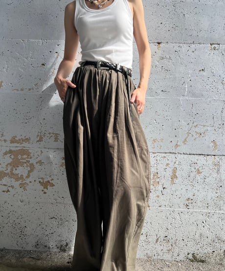 volume tuck pants