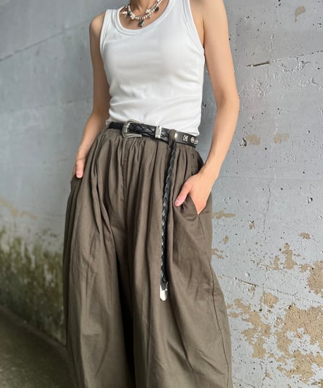 volume tuck pants