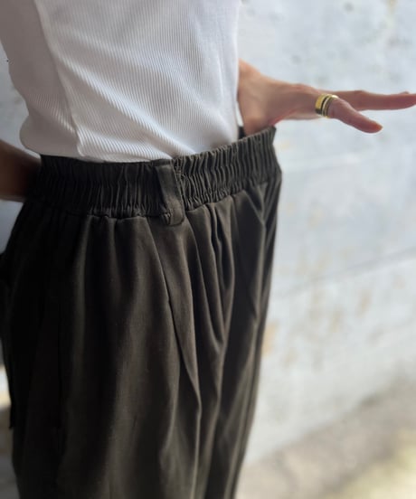 volume tuck pants