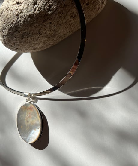 ALTER STONE MOTHER OF PEARL B