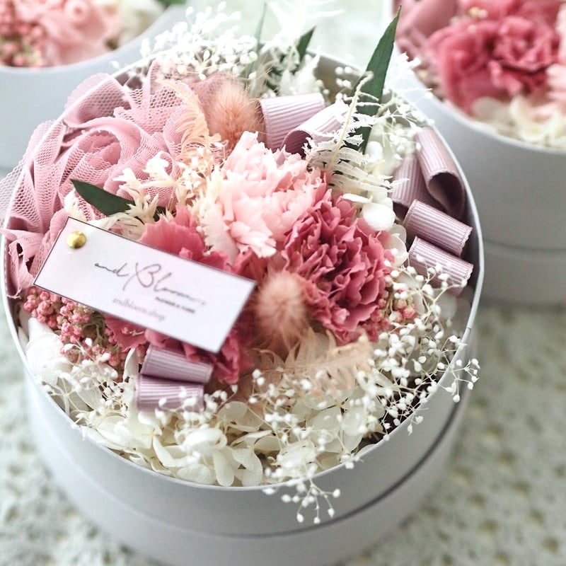 ♕*  大きめの蓮です♬  ボリューミーなシングルアレンジメント ♧* サークルBOXアレンジメント M | andbloom