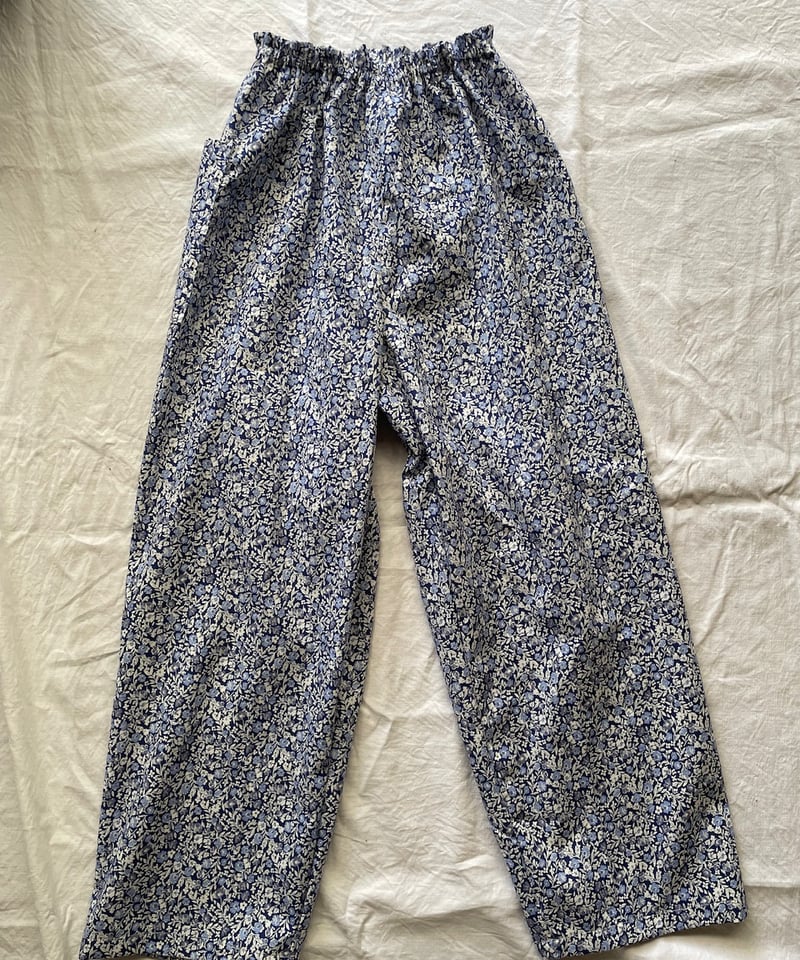 新品未使用　リバティ　フロリエット　Daily straight pants Daily straight pants ( Liberty Flower ) | GARAG