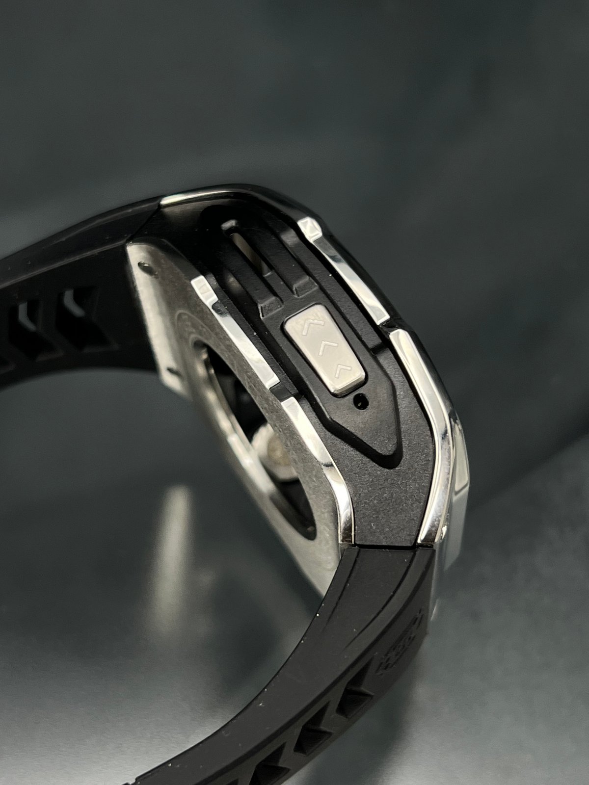 49mm シルバーステンレスケース/ラバーベルト | APPLE WATCHES