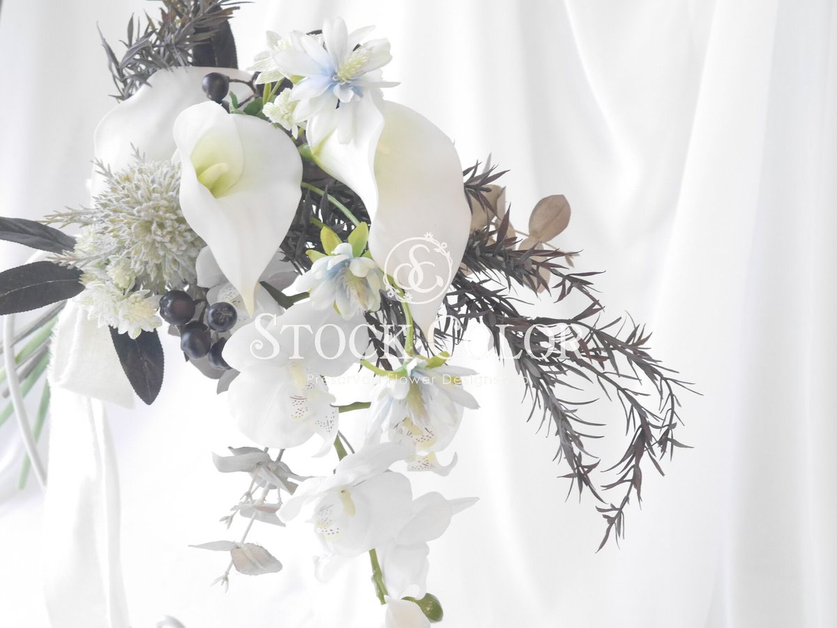ホワイトカラリリーブーケ、ブートニア ウェディングブーケ ブートニア