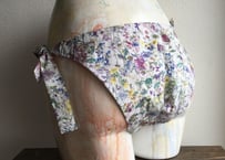 「虹色の花」（花のインナー）