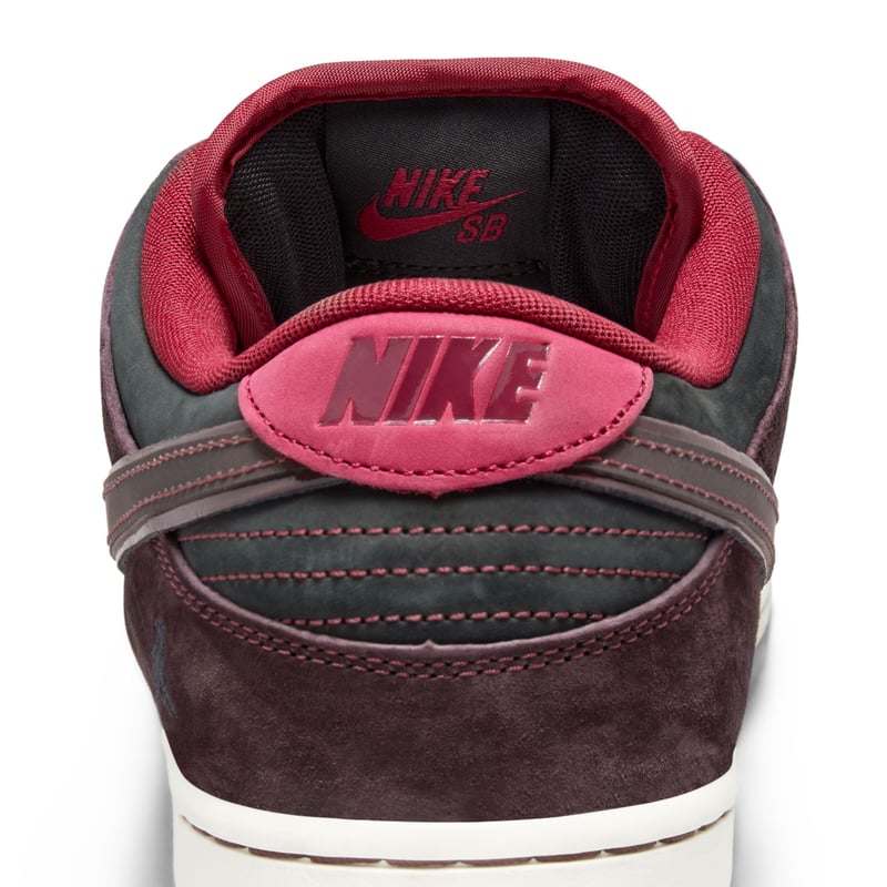 NIKE SB DUNK LOW PRO QS 