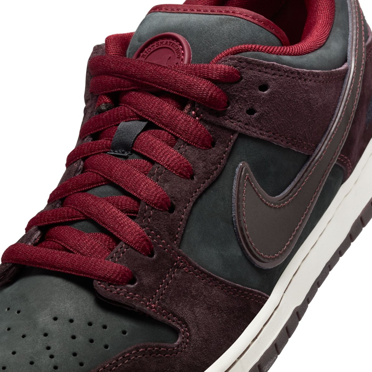 NIKE SB DUNK LOW PRO QS 