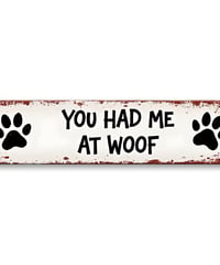 ブリキ看板 YOU HAD ME AT WOOF 犬 ドッグ 肉球 ペット 愛犬家 英字 ユーモア 縦長 サイン ペットショップ 動物病院 玄関 インテリア 壁飾り おしゃれ