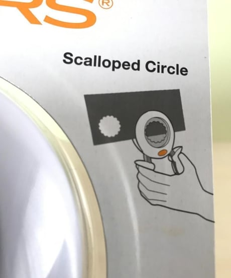 Fiskars スクイーズ パンチ XL スカラップサークル 5cm