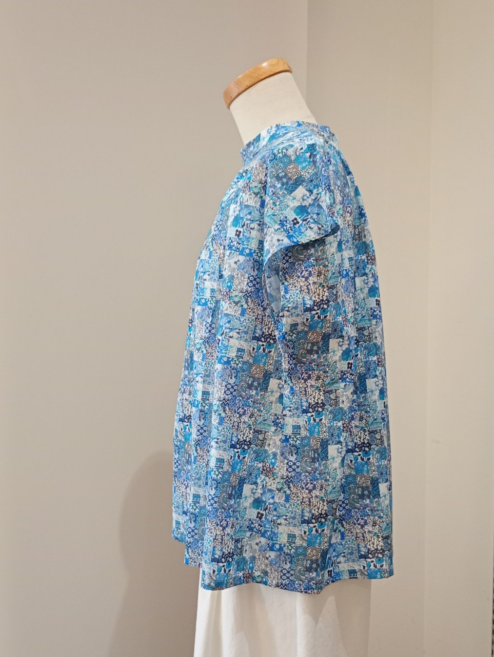 sosotto／LIBERTYタナローンスタンドカラーフレンチブラウス