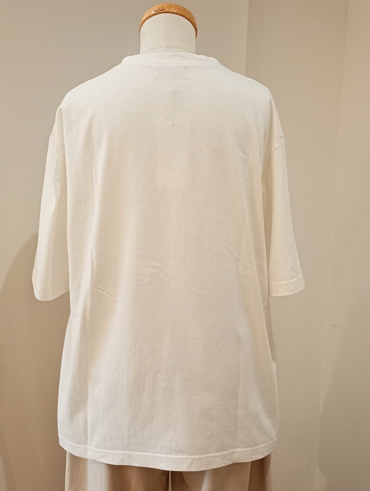 doux bleu　アップリケ刺繍 Tシャツ　新品タグ付　即購入可能 doux bleu／アップリケ刺繍 Tシャツ | mon favori｜モンファヴォリ