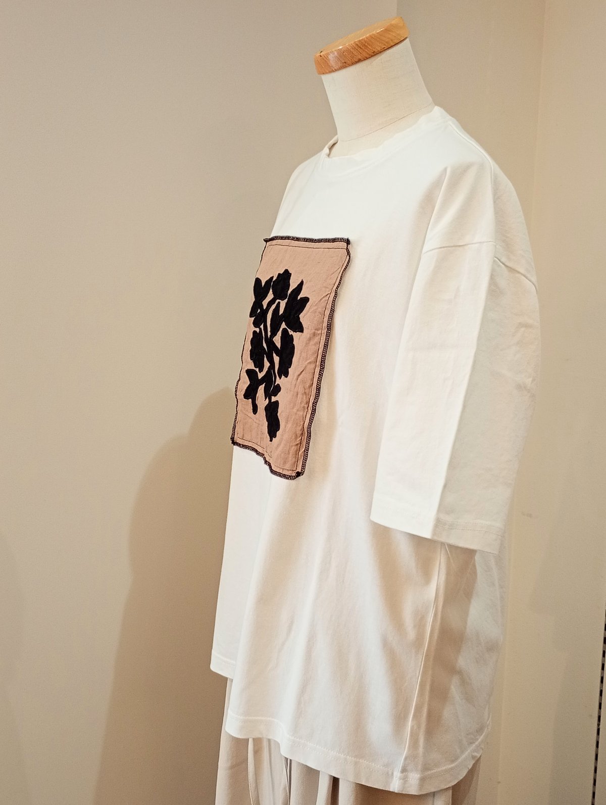 doux bleu／アップリケ刺繍 Tシャツ | mon favori｜モンファヴォリ