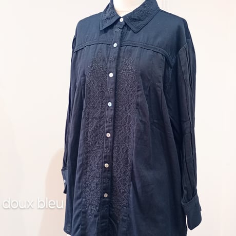 doux bleu／エンブロイダリーシャツ