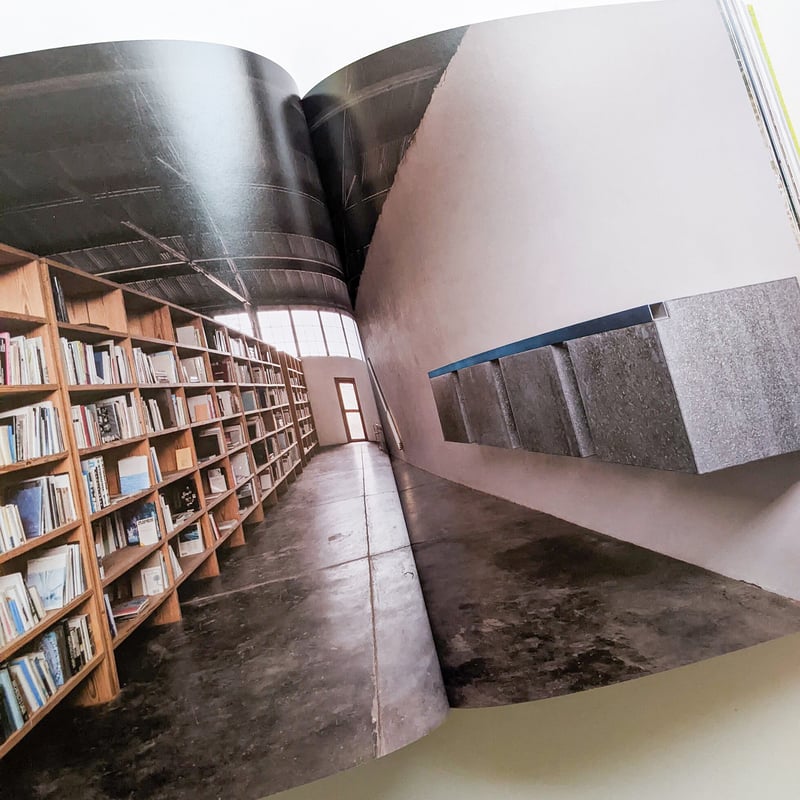 DONALD JUDD SPACES / Donald Judd | 本 屋 青 旗