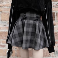 黒ミニチェックスカート