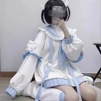 水色界隈のダボっとパーカー