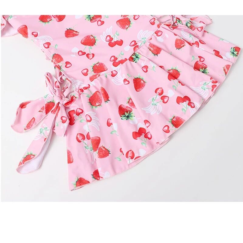 いちご柄 ワンピース 水着 新品╰(*´︶`*)╯♡150〜160サイズ いちご柄フリルワンピース水着