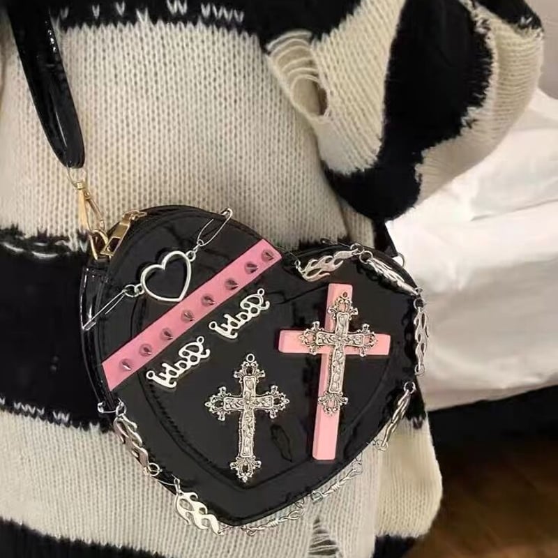 GOLDS♡ビジュー付きハートバックル♡チェーン♡ファーレッグカバー♡白×黒 GOLDS♡ビジュー付きハートバックル♡チェーン♡ファーレッグカバー♡白×黒