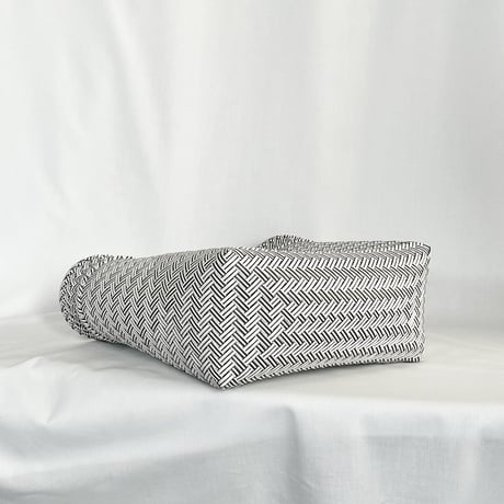 【6月8日(月)〜6月12日(金)発送】  Mekearibag No.21 (Size: M) _ Kurogoma Tofu (cross)