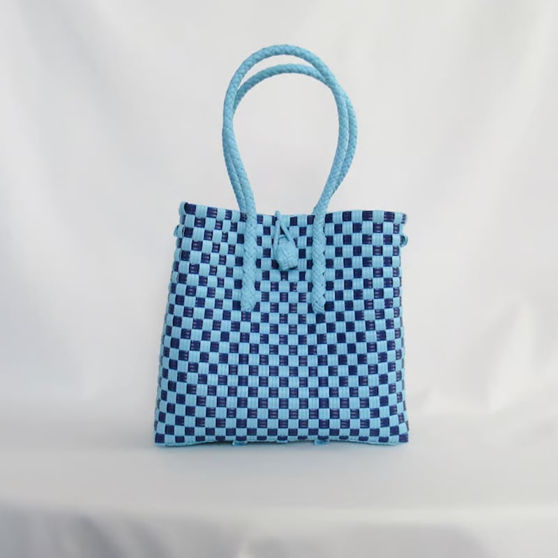 メケアリサ　Gummy Bag Mサイズ　メタリックシルバー メケアリサ Gummy Bag Mサイズ メタリックシルバー メケアリサ