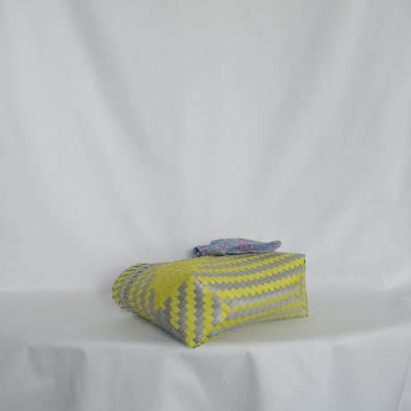 【6月15日(月)〜6月19日(金)発送】 Bag×Handkerchief［B］Mekearibag (Size : S) _Yellow Silver (cross)