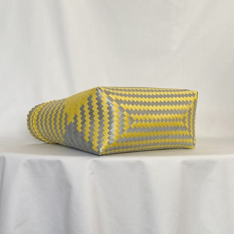 【9月28日(月)〜10月2日(金)発送】 Mekearibag No. 29 (Size: L) _Yellow Silver (cross)