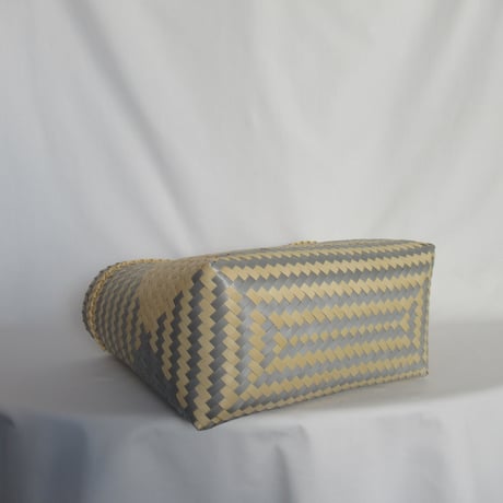 【6月8日(月)〜6月12日(金)発送】 Mekearibag No.27 (Size: L) _Tofa (cross)