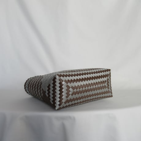 【6月29日(月)〜7月3日(金)発送】 Mekearibag No.18 (Size: M) _Mocha Silver