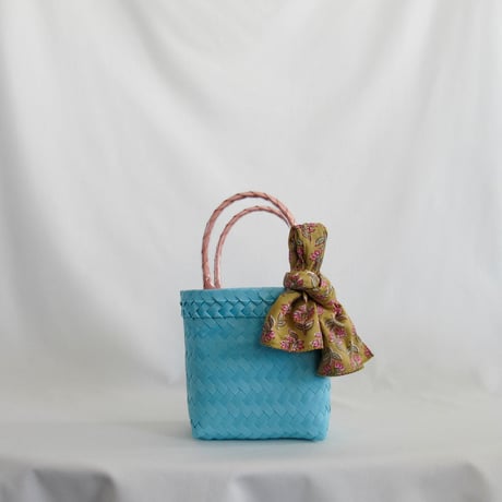 MEKEARISA ｜メケアリサ | 🧺💐🤍 🎀Bag with handkerchief