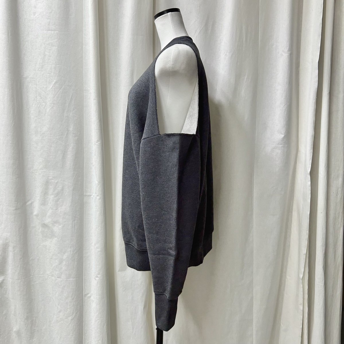 shoulder cut-out pullover(charcoalgray) | PROVO...