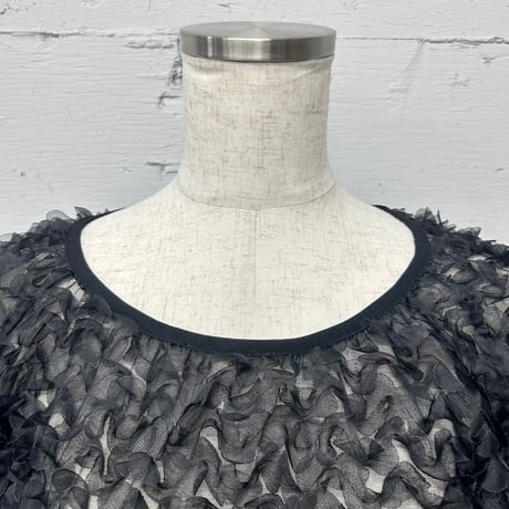 petal motif cropped pullover