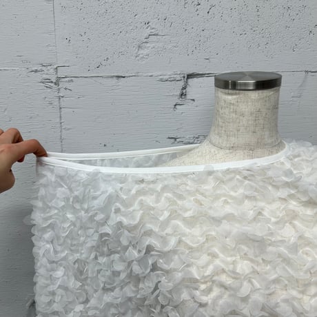 petal motif cropped pullover