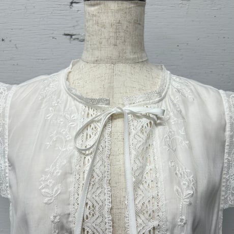 embroidery NS blouse