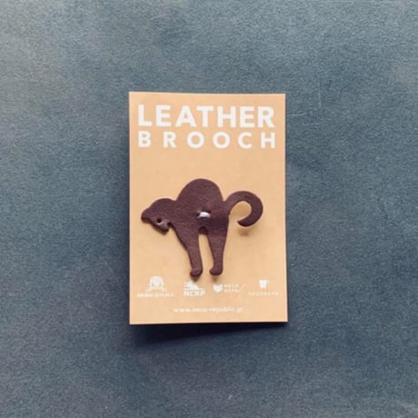 NECOREPA/ 　猫型レザーブローチL　すとれっち猫【brouchstrech】