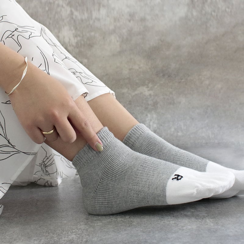 資生堂 エリクシール ルフレ 数量限定 オリジナル猫ソックス 靴下 白 単品 オリジナル猫ソックス付き☆「エリクシール ルフレ」化粧水・乳液の