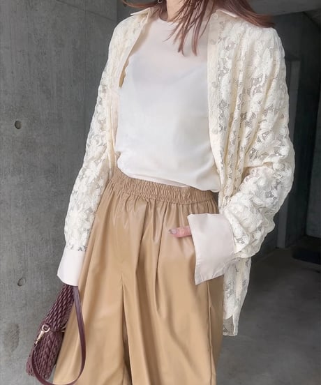 レザーライクカーブパンツ